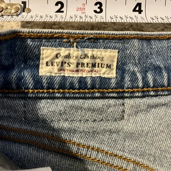 Levi's Women's Light Blue Classic Denim Jeans - Picture 11 of 15